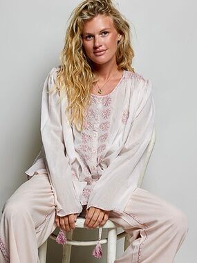 ♥️ POL Embroidered Button Front Woven Shirt- PINK